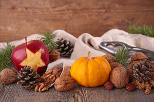 fall tablescape with pinecones and small pumpkins